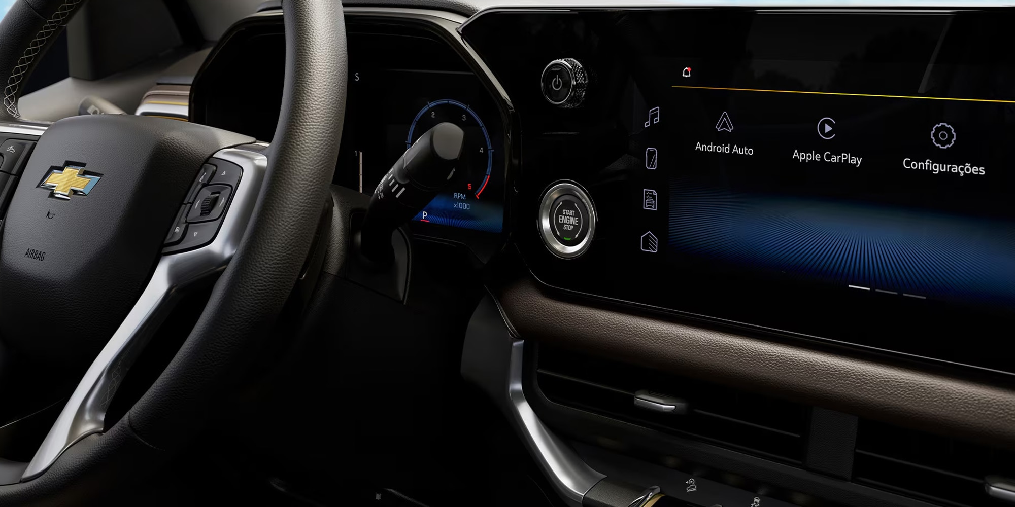 Interior con volante y pantalla de la Chevrolet Trailblazer.